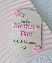 Load image into Gallery viewer, Our First Mothers Day Daisy Plaque
