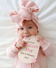 Load image into Gallery viewer, Our First Mothers Day Daisy Plaque
